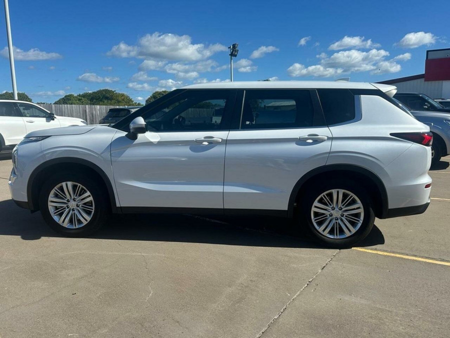 2022 MY23 Mitsubishi Outlander ZM ES SUV Image 9
