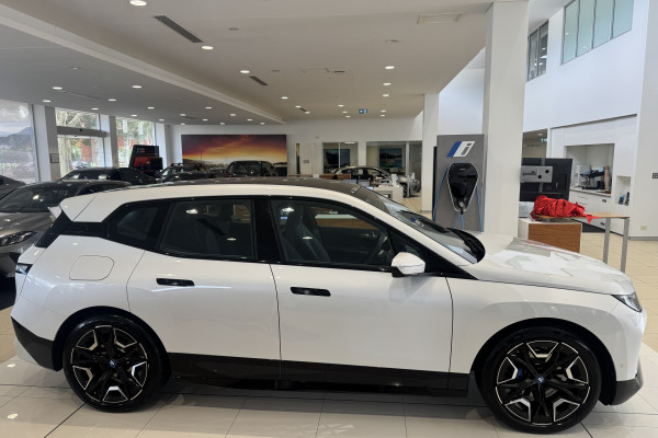 2022 BMW IX I20 xDrive40 Sport SUV Image 3