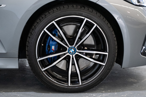 2022 BMW 3 Series 30e M Sport Phev Sedan image 6