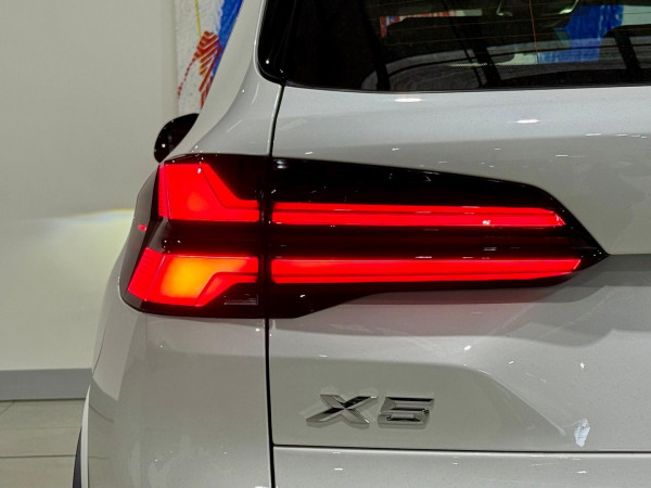 2025 BMW X5 G05 LCI xDrive30d M Sport SUV image 14