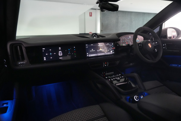 2024 Porsche Cayenne GTS Coupe Image 29