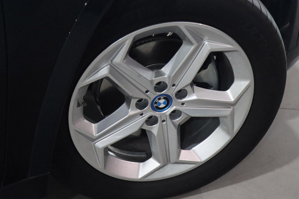 2024 BMW iX1 U11 eDrive20 xLine SUV image 8