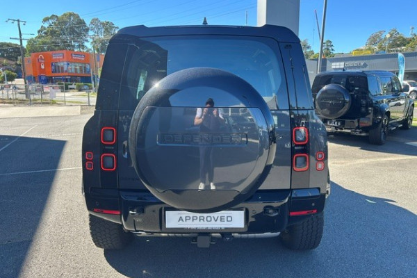 2025 MY26 Land Rover Defender L663 110 D350 X-Dynamic SE SUV Image 5