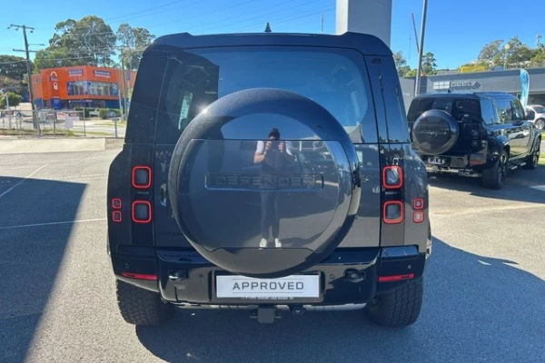 2025 MY26 Land Rover Defender L663 110 D350 X-Dynamic SE SUV Image 5