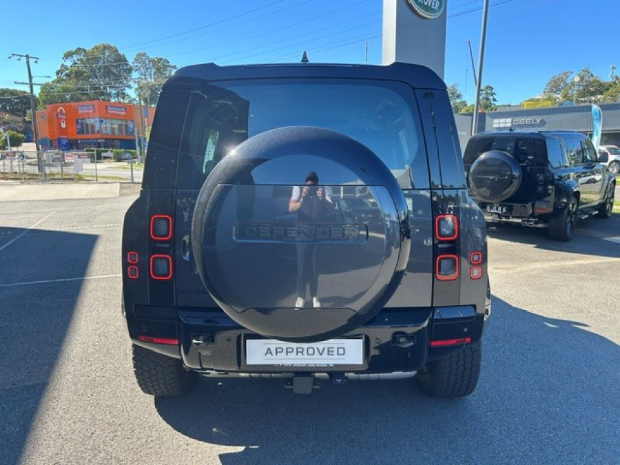 2025 MY26 Land Rover Defender L663 110 D350 X-Dynamic SE SUV Image 5