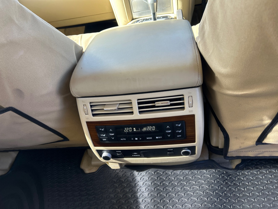 2016 Toyota LandCruiser VDJ200R Sahara SUV Image 14
