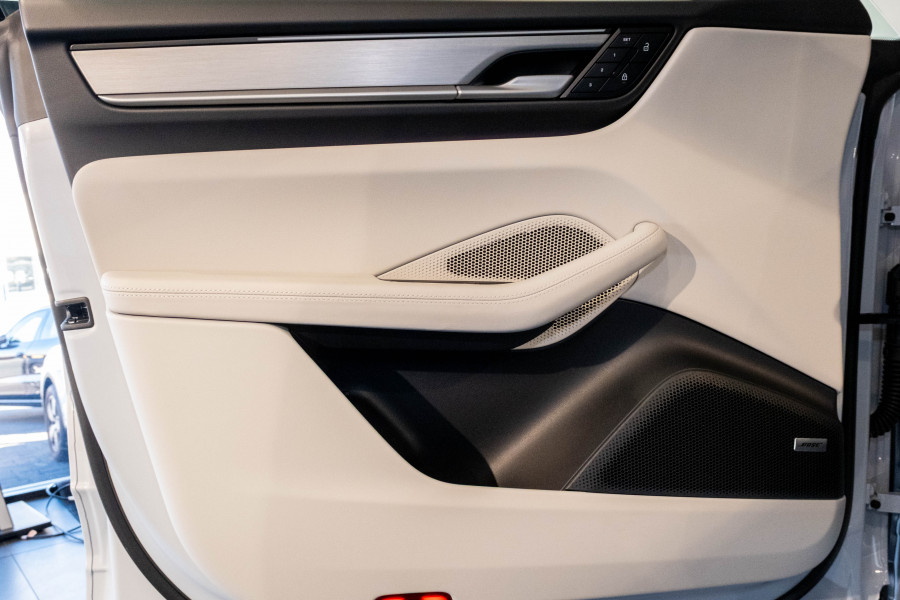 2024 MY25 Porsche Macan SUV