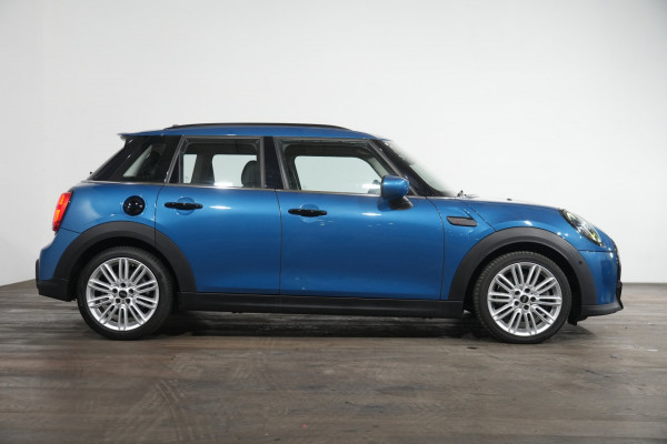 2023 MINI Cooper S Classic Hatch Image 4