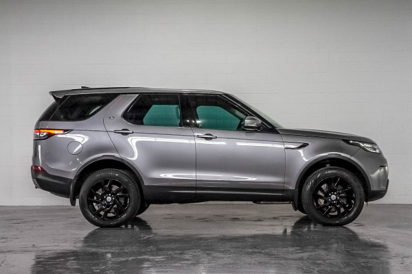 2020 Land Rover Discovery Series 5 SD6 SE Suv Image 4