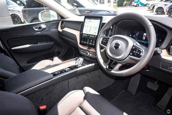 2026 Volvo XC60 UZ Plus B5 Bright SUV Image 4