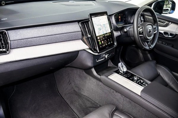 2025 MY26 Volvo XC90 L Series Ultra B5 Dark SUV Image 7