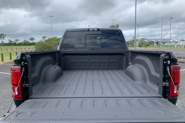 2025 Ram 2500 DJ Laramie Dual Cab Image 9