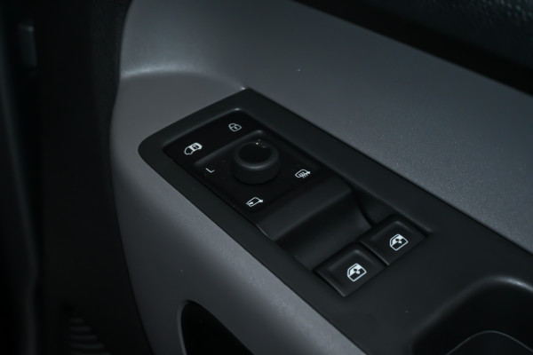 2025 Volkswagen ID. Buzz Cargo EBN BEV550 Van Image 10