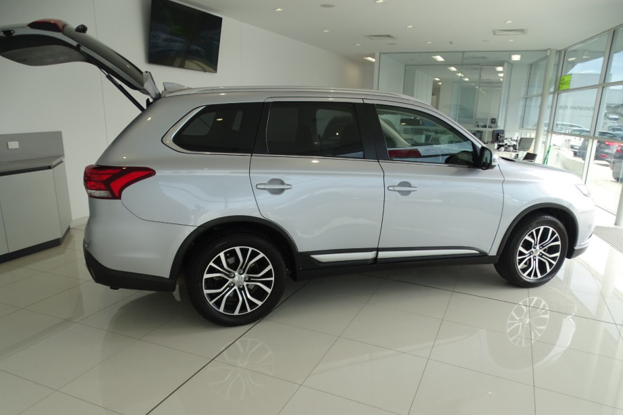 2017 Mitsubishi Outlander ZK LS SUV Image 8