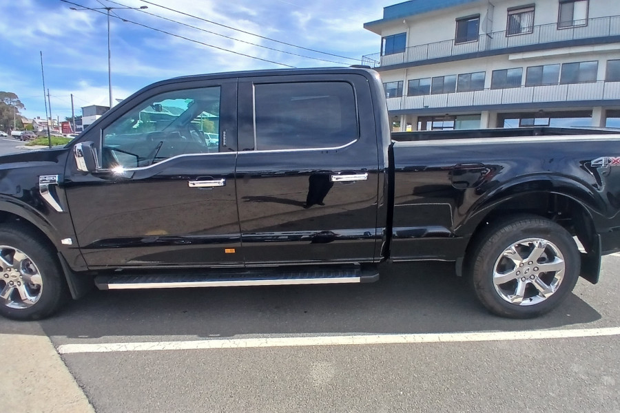 2023 Ford F-150 No Series Lariat Dual Cab Image 6