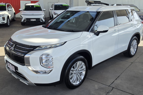 2024 Mitsubishi Outlander ZM LS SUV Image 3