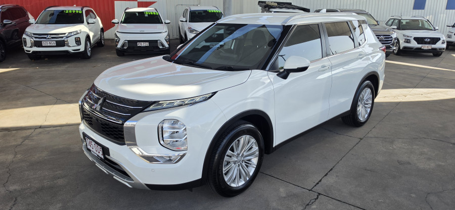 2024 Mitsubishi Outlander ZM LS SUV Image 3