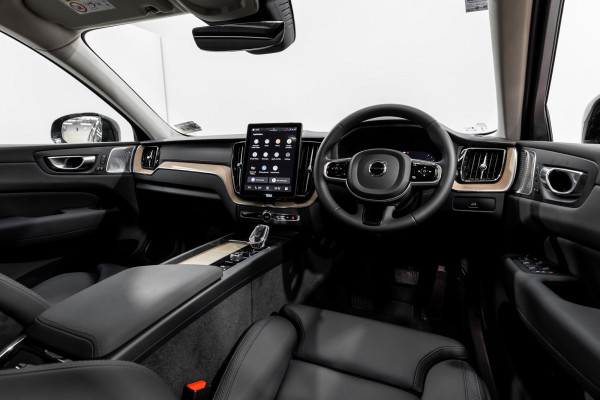 2026 Volvo XC60 UZ B5 Ultra Dark 2L Mild Hybrid AWD SUV Image 11
