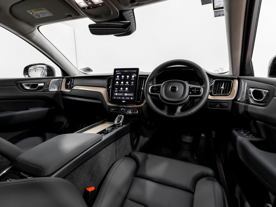 2026 Volvo XC60 UZ B5 Ultra Dark 2L Mild Hybrid AWD SUV Image 11