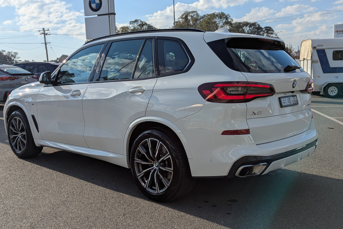 2023 BMW X5 xDrive30d SUV Image 6