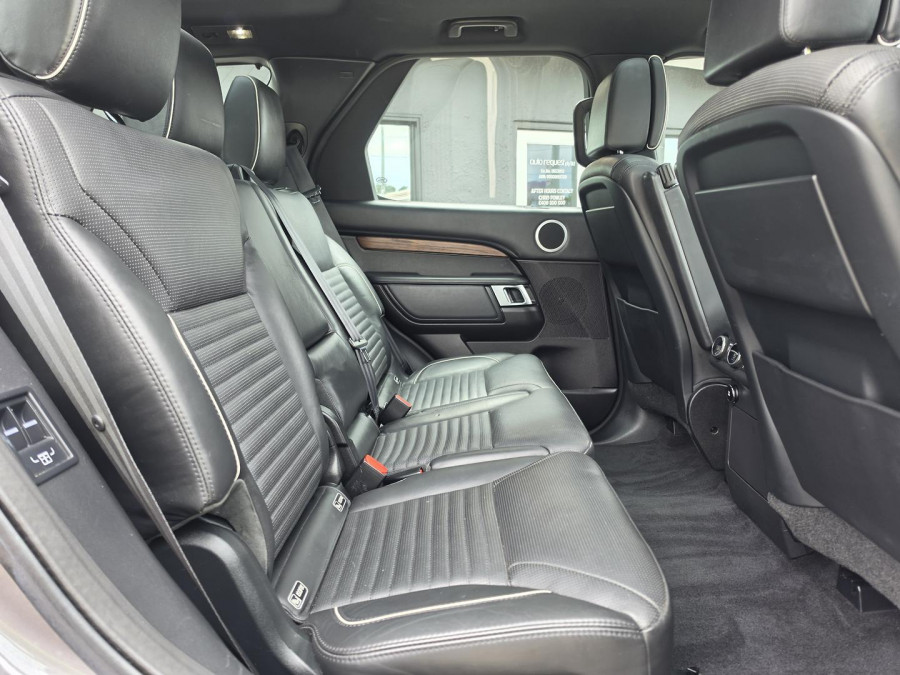 2018 Land Rover Discovery Series 5 HSE Luxury SUV Image 21