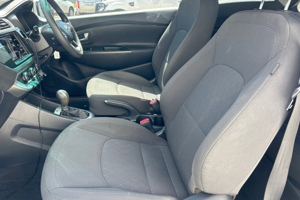 2015 Kia Rio UB S Hatch Image 8