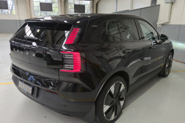 2025 Volvo EX30  Twin Motor Performance Ultra SUV Image 5