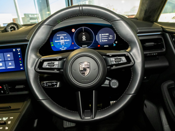 2025 Porsche Macan SUV image 21