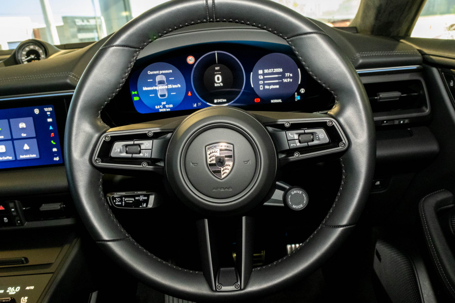 2025 Porsche Macan SUV