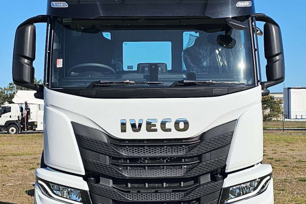 2025 Iveco S-way AXLE RIGIDS Cab Chassis Image 2