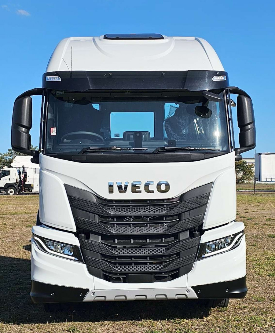 2025 Iveco S-way AXLE RIGIDS Cab Chassis Image 2