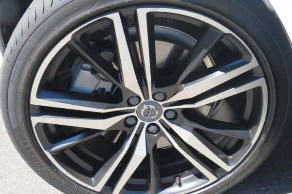 2018 Volvo Xc60 UZ T8 R-Design Suv Image 5