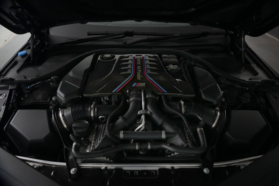 2021 BMW M8 Competition Coupe Image 32
