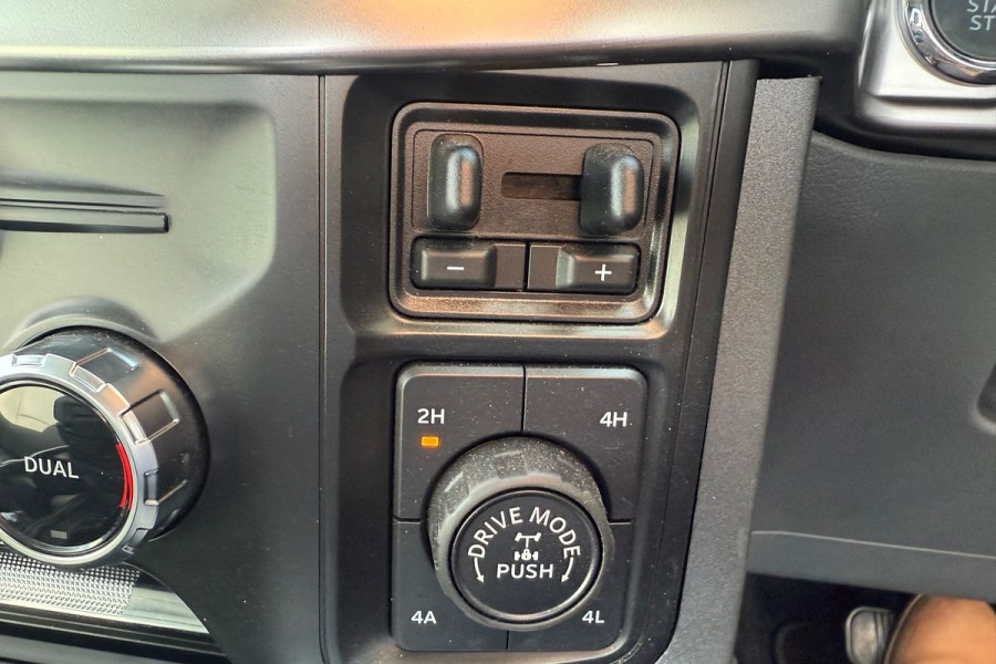 2024 MY23 Ford F-150 No Series Lariat Wagon Image 31