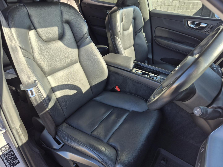 2020 MY21 Volvo XC60 UZ D4 Momentum SUV Image 6