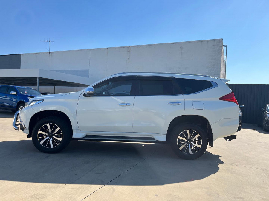2018 Mitsubishi Pajero Sport QE GLS SUV Image 4