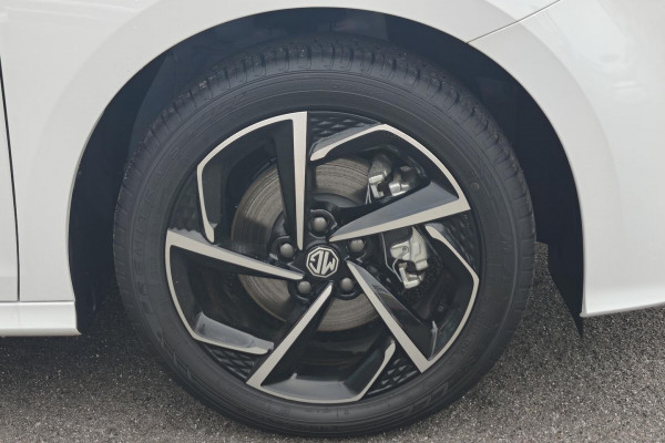 2025 MG MG5 AP32 Essence Sedan Image 2