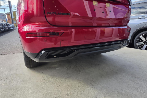 2026 Mitsubishi Outlander ZM Black Edition SUV Image 6