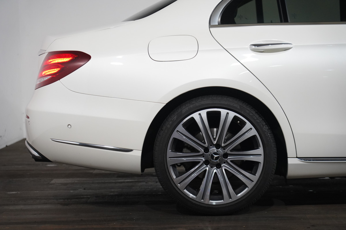 2019 Mercedes-Benz E300 Sedan Image 6