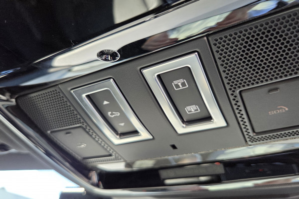 2025 MY25.5 Land Rover Range Rover Velar L560 P250 Dynamic SE SUV