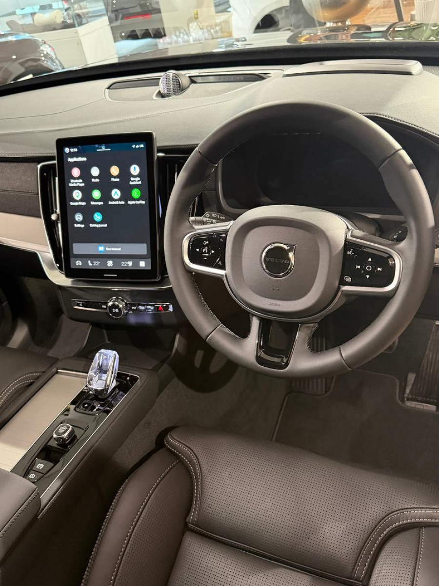 2026 Volvo XC90 L Series Black Edition SUV Image 8