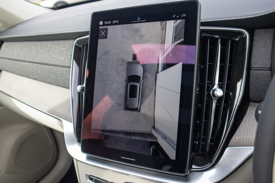 2025 Volvo XC90 T8 ULTRA PHEV Sedan Image 19