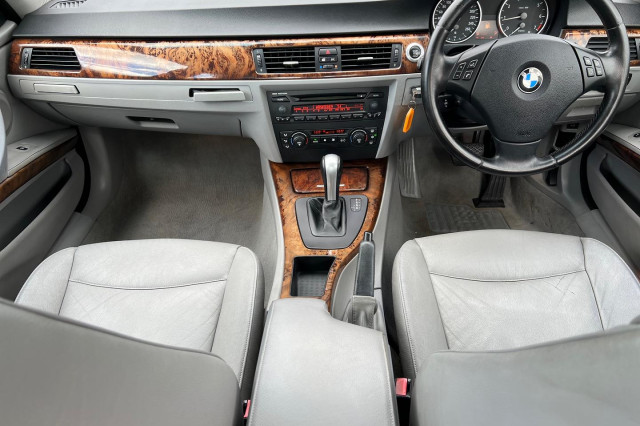 2005 BMW 3 Series E90 320i Sedan Image 13