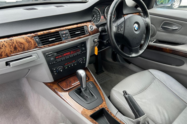 2005 BMW 3 Series E90 320i Sedan Image 17