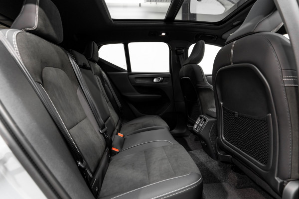2026 Volvo XC40 XZ Ultra B4 Dark SUV Image 20
