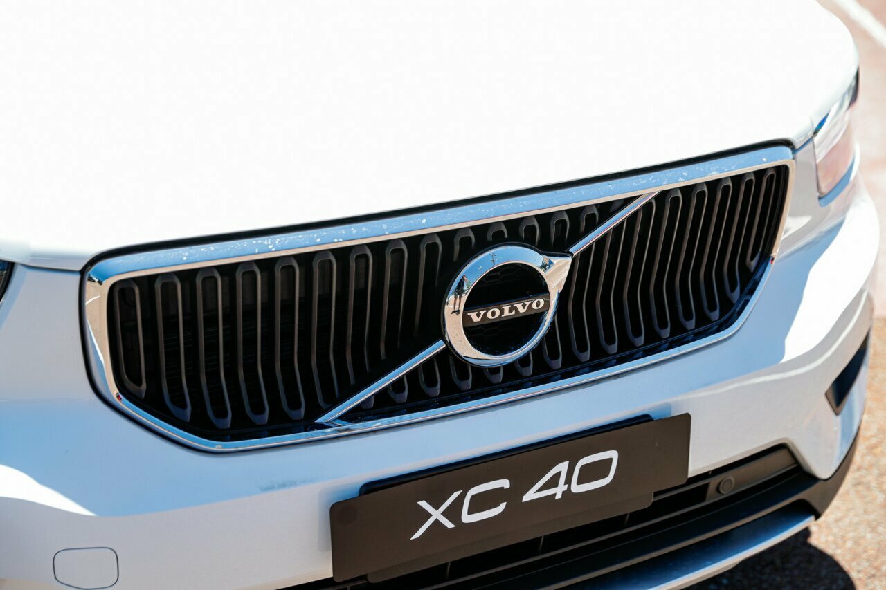 2020 MY21 Volvo XC40 XZ T4 Momentum SUV Image 8