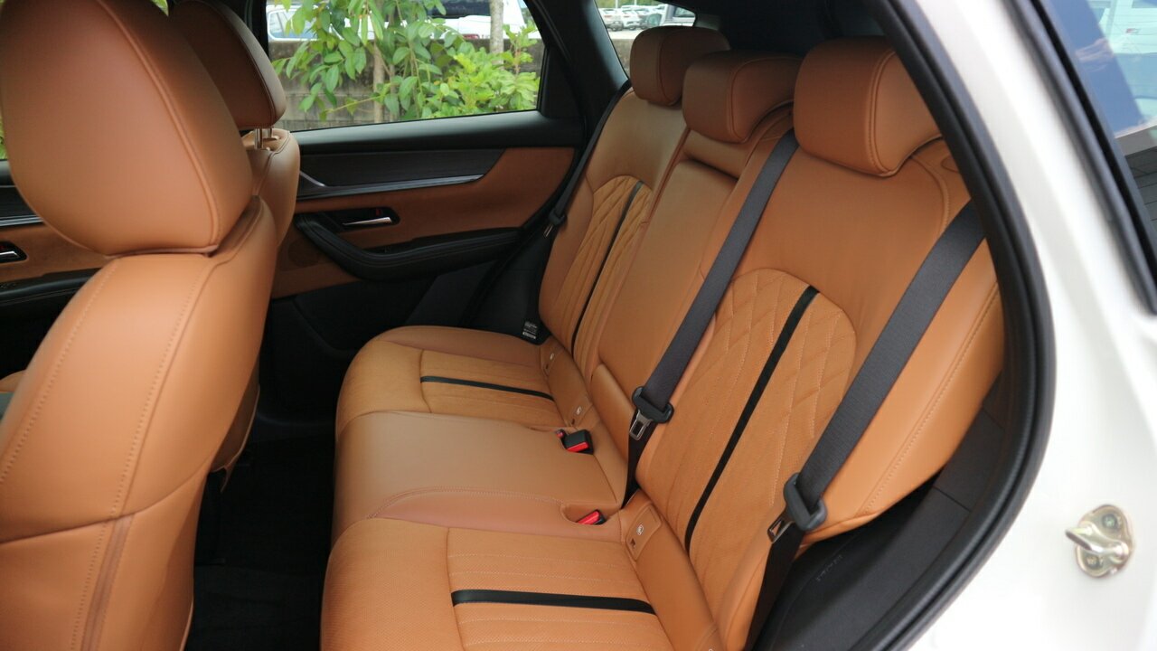 2024 Mazda CX-60 KH D50e Azami SUV Image 20