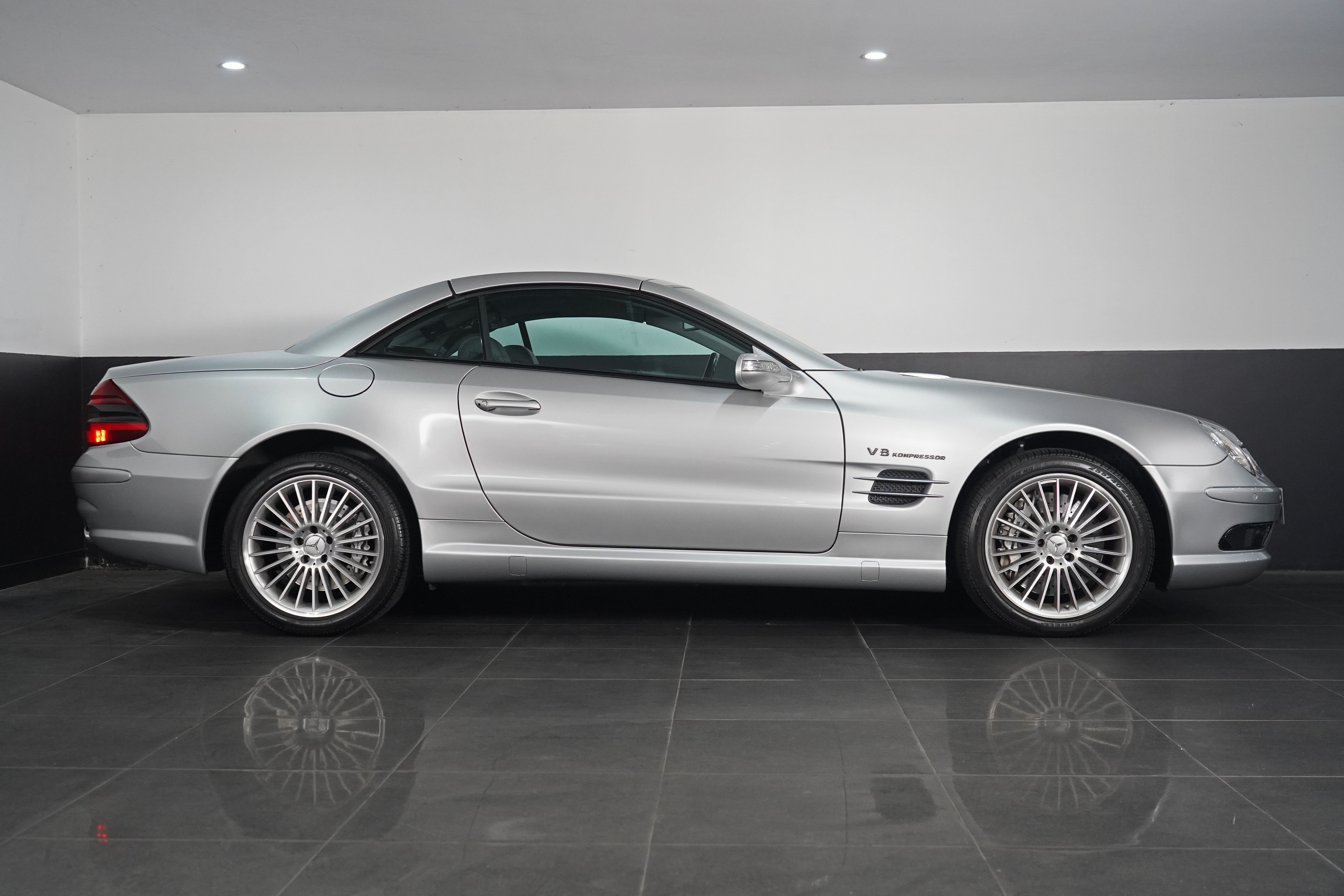 2003 Mercedes-Benz SL 55 AMG Convertible Image 12