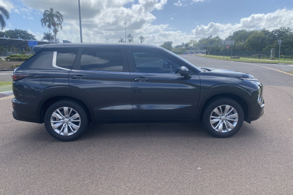 2025 MY26 Mitsubishi Outlander ZM ES SUV Image 7