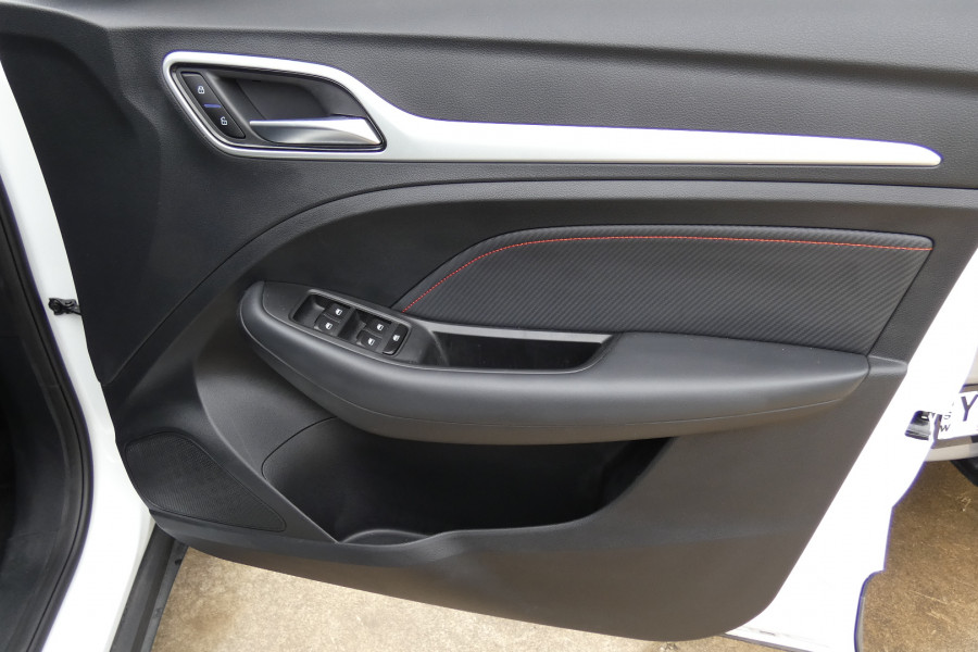 2024 MG ZST S13 ESSENCE SUV Image 16